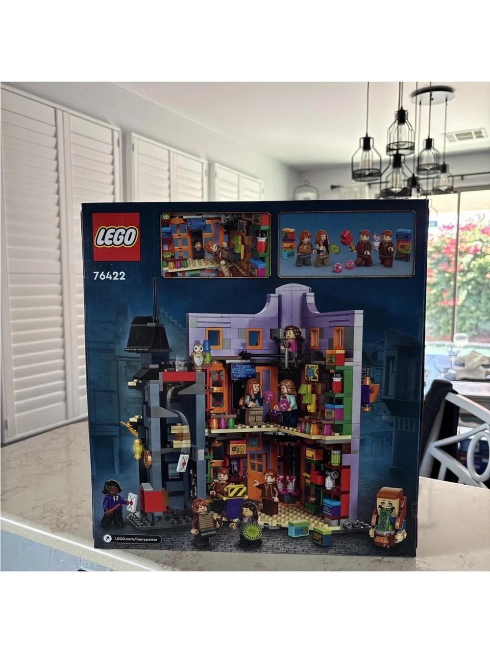 LEGO 76422 Harry Potter Weasleys' Wizard Wheezes - Brand New in Sealed Box - Picture 2 of 2